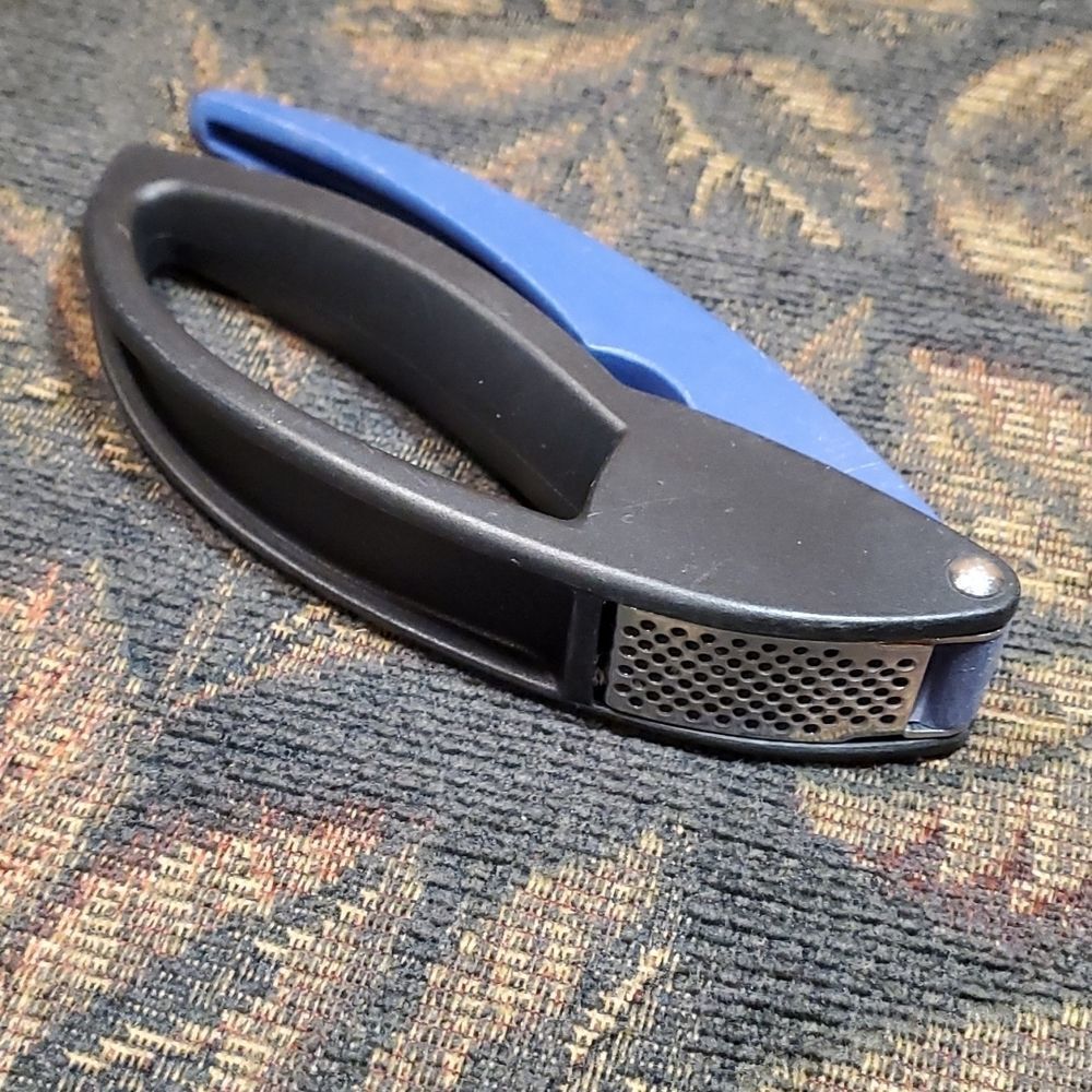 Tupperware Garlic Press - Picture 5 of 5